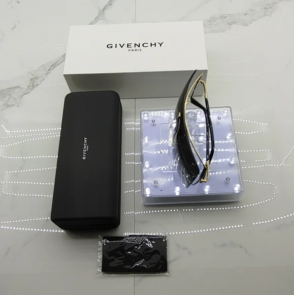 COPY - Givenchy Shield Sunglasses - Picture 4 of 7